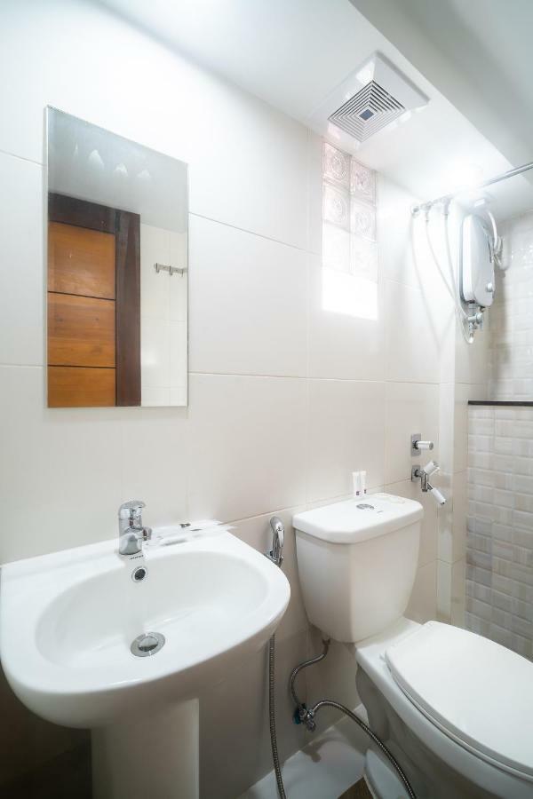 Oyo 199 Solange Apartelle Davao Stadt Exterior foto