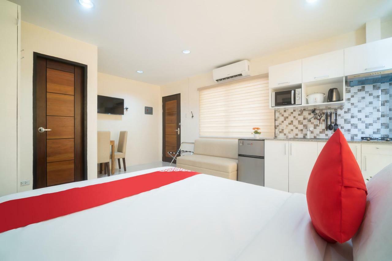 Oyo 199 Solange Apartelle Davao Stadt Exterior foto