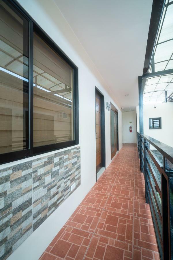 Oyo 199 Solange Apartelle Davao Stadt Exterior foto