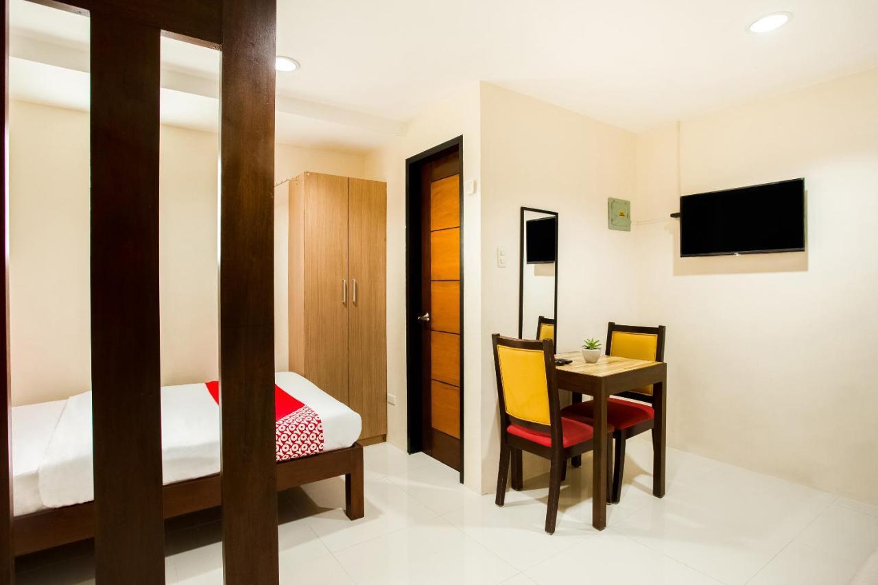 Oyo 199 Solange Apartelle Davao Stadt Exterior foto